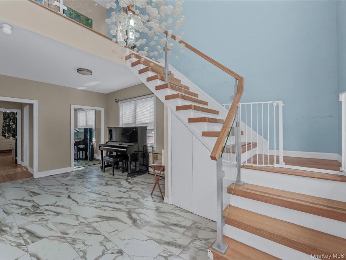 252-15 82nd Avenue thumbnail 4
