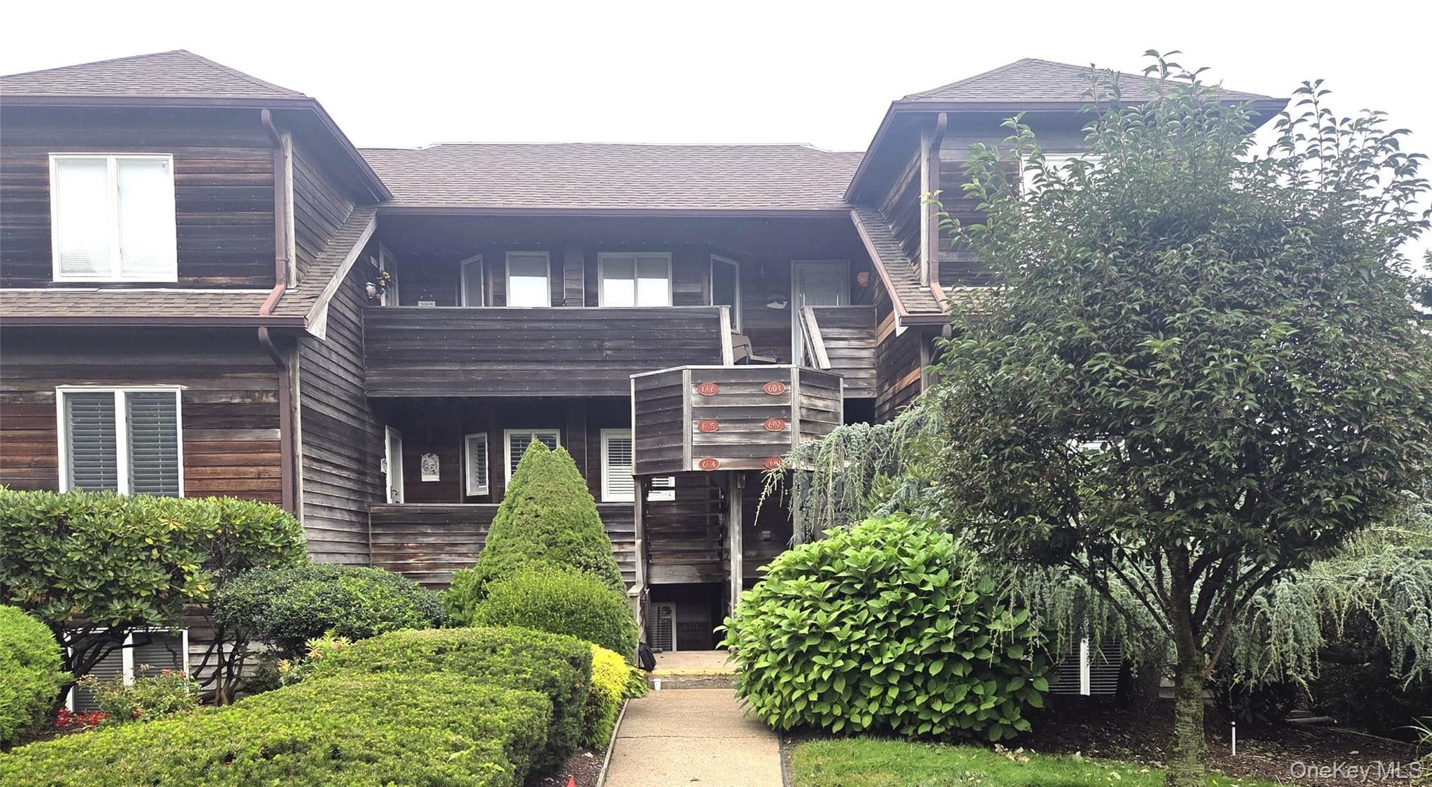 605 Fox Hill Drive, Baiting Hollow