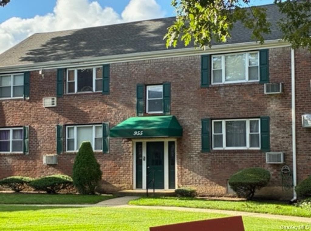 955 Fenwood Drive DR Unit: 1, Valley Stream