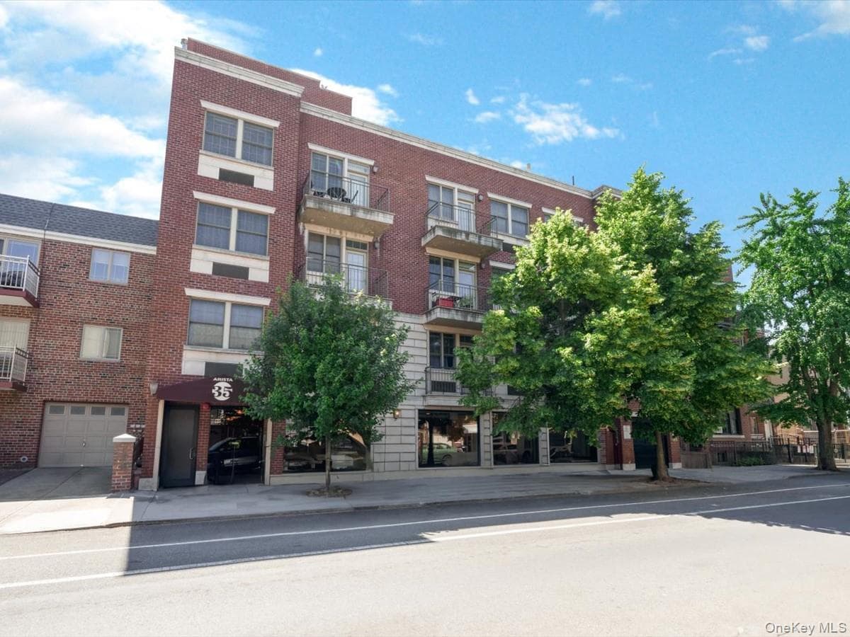 2519 35th Street Unit: 4C, Astoria