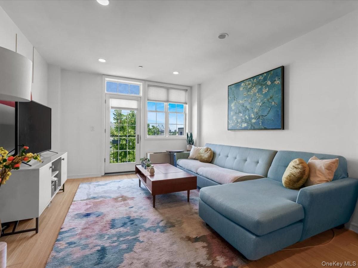 2519 35th Street Unit: 4C thumbnail 6