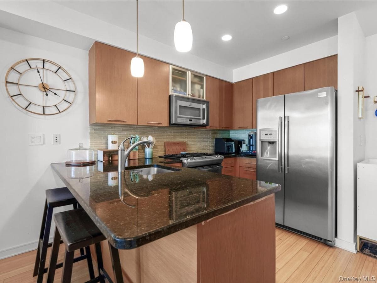 2519 35th Street Unit: 4C thumbnail 5