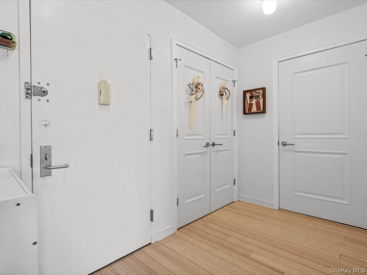 2519 35th Street Unit: 4C thumbnail 3