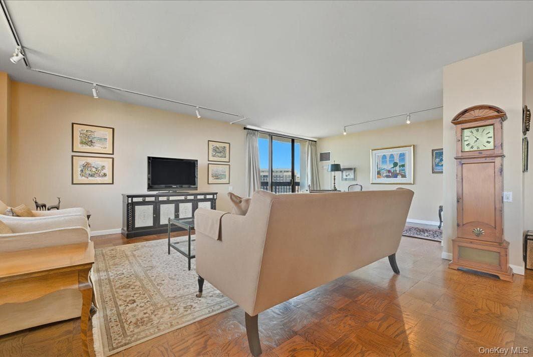 26910 Grand Central Parkway Unit: 31N thumbnail 7