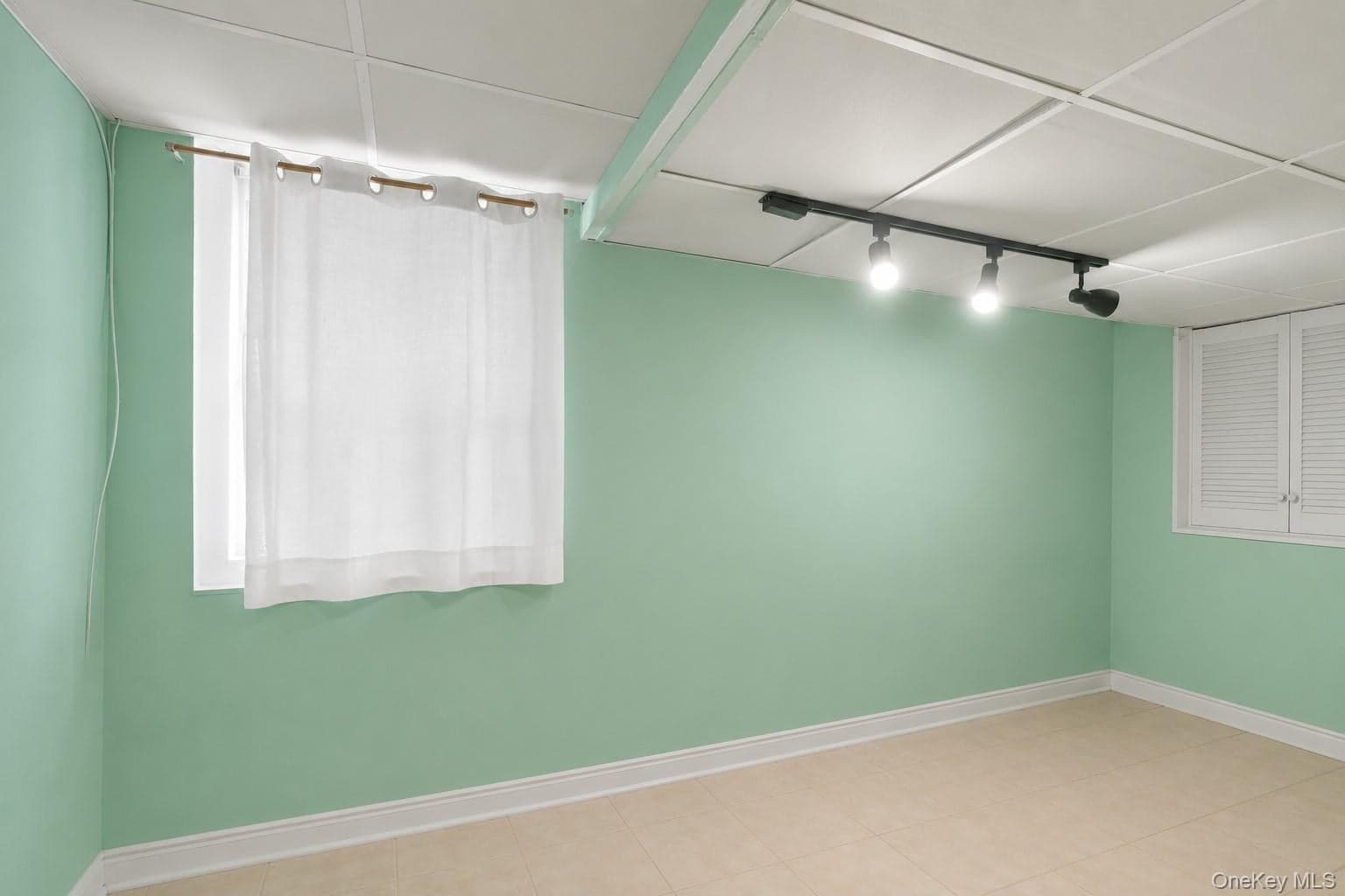2280 Lyon Avenue thumbnail 23