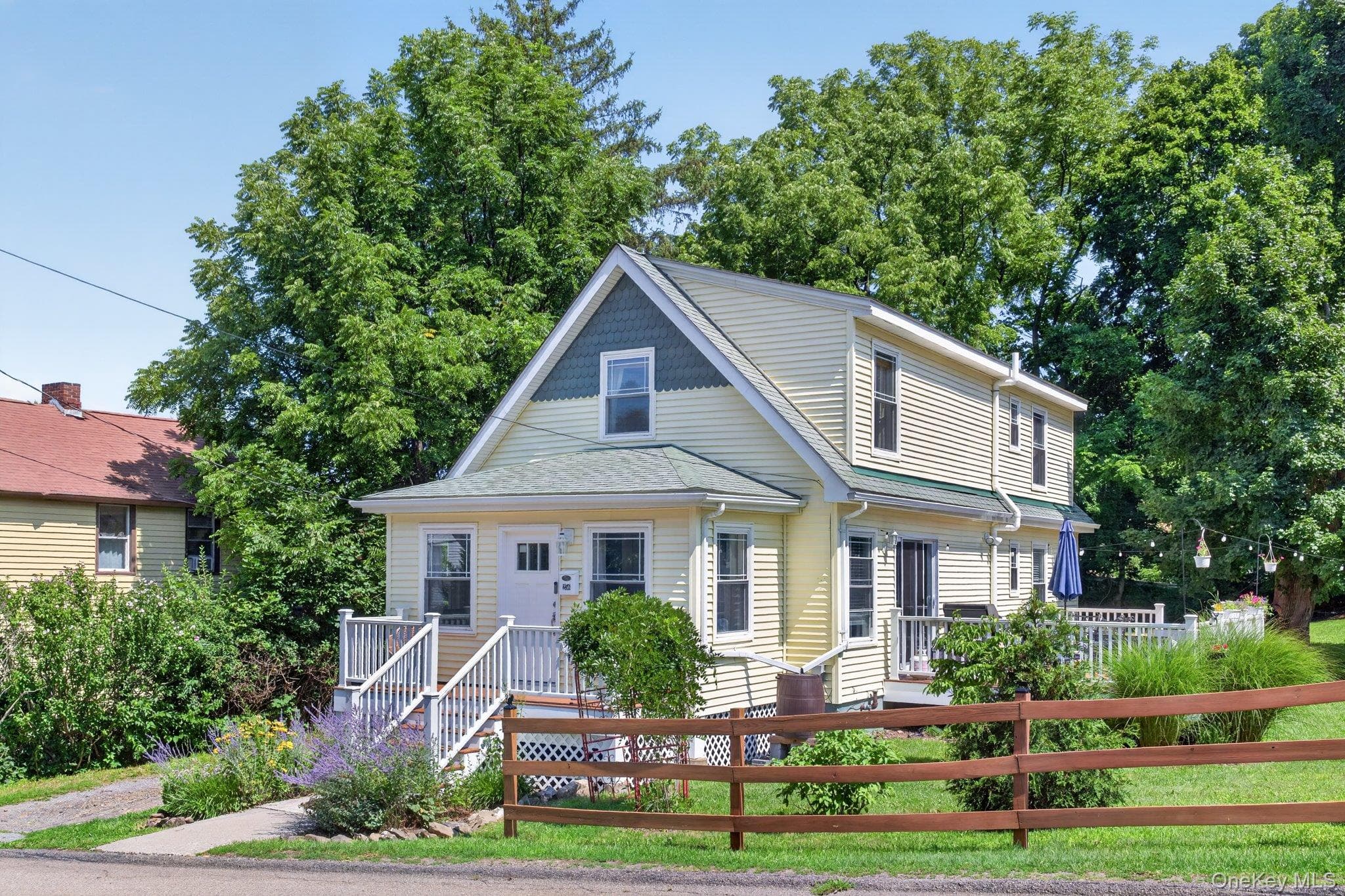 256 E Main Street thumbnail 3