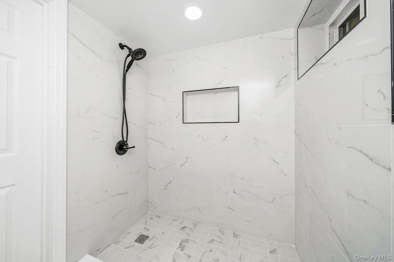 212 Westbury Boulevard thumbnail 28