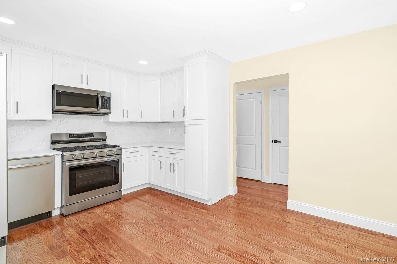 212 Westbury Boulevard thumbnail 19