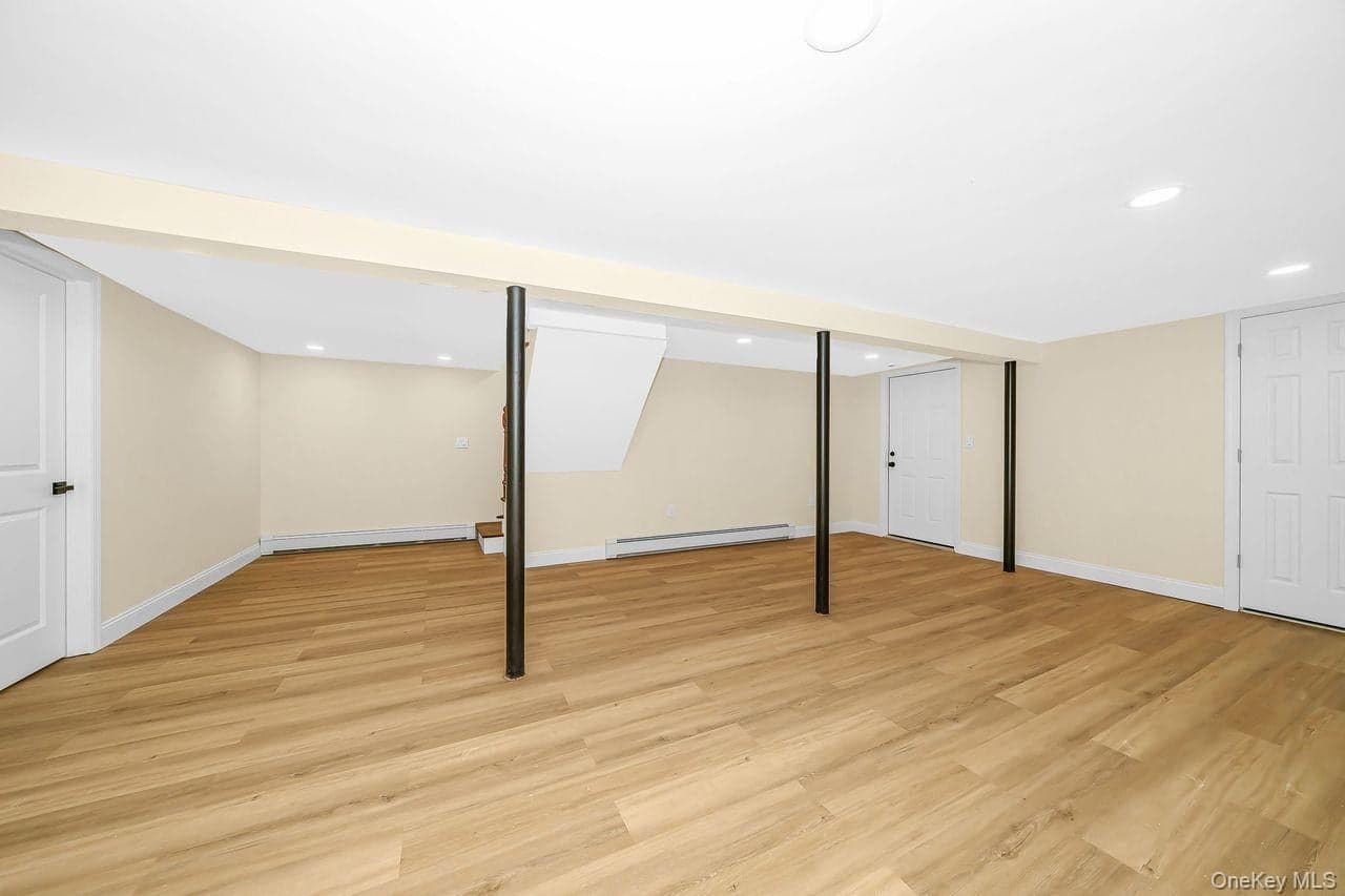 212 Westbury Boulevard thumbnail 25