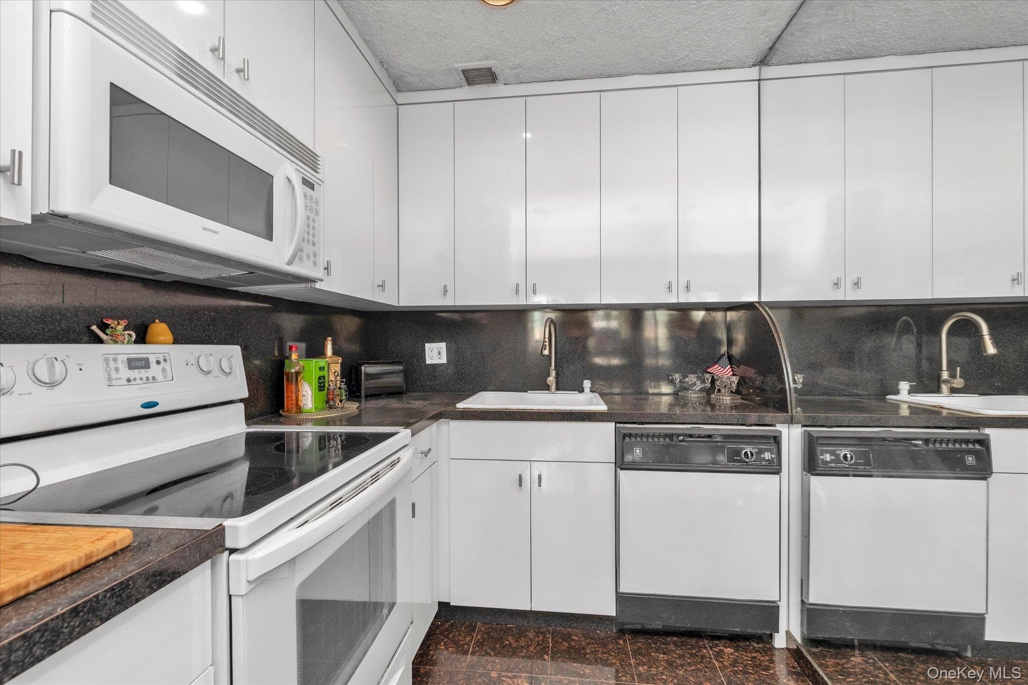 162-30 Powells Cove Boulevard Unit: 2C thumbnail 3