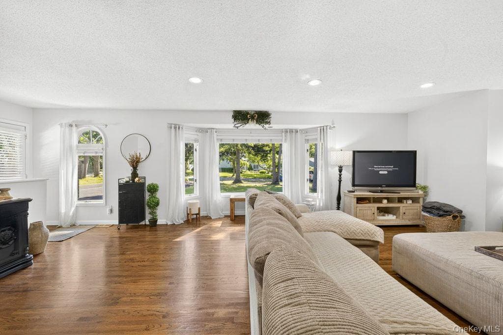 24 Bauer Avenue thumbnail 10