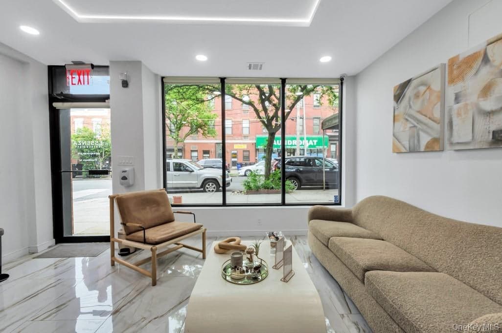 2070A Steinway Street thumbnail 3