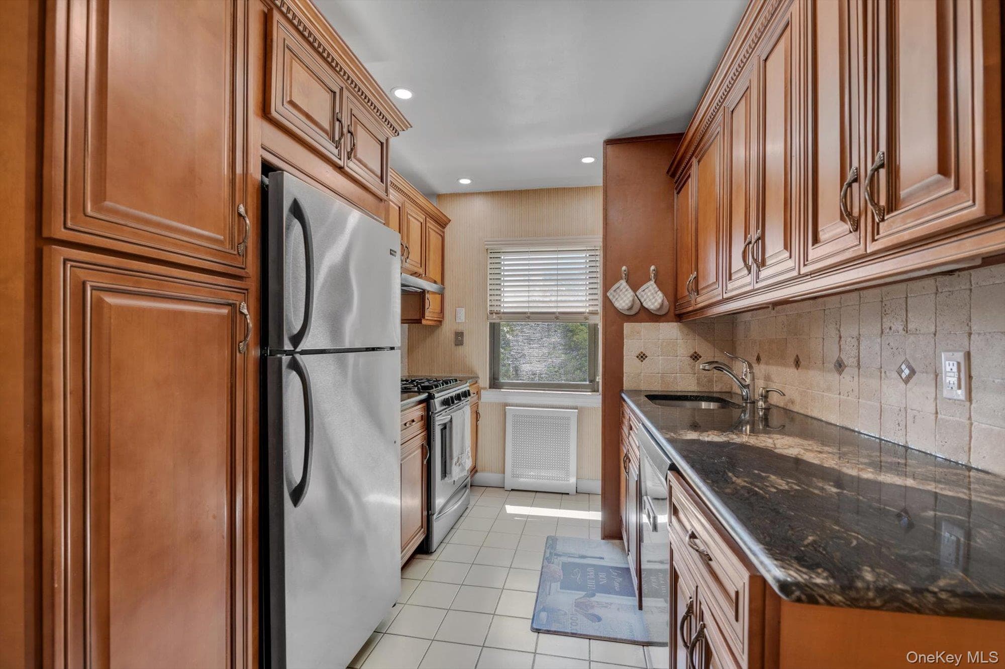 1195 E Broadway Unit: L23 thumbnail 7