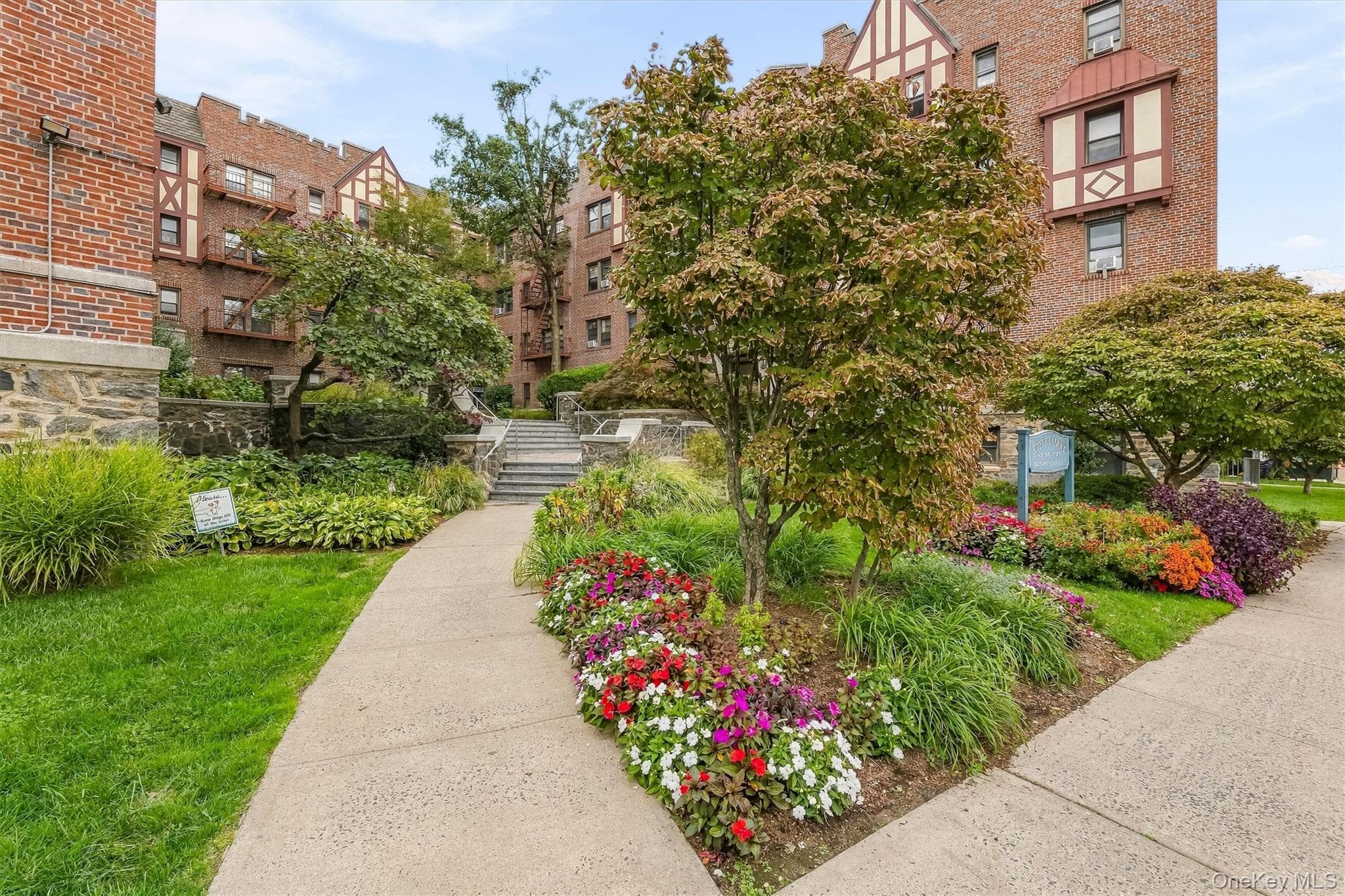 604 Tompkins AVE Unit: B15 thumbnail 2