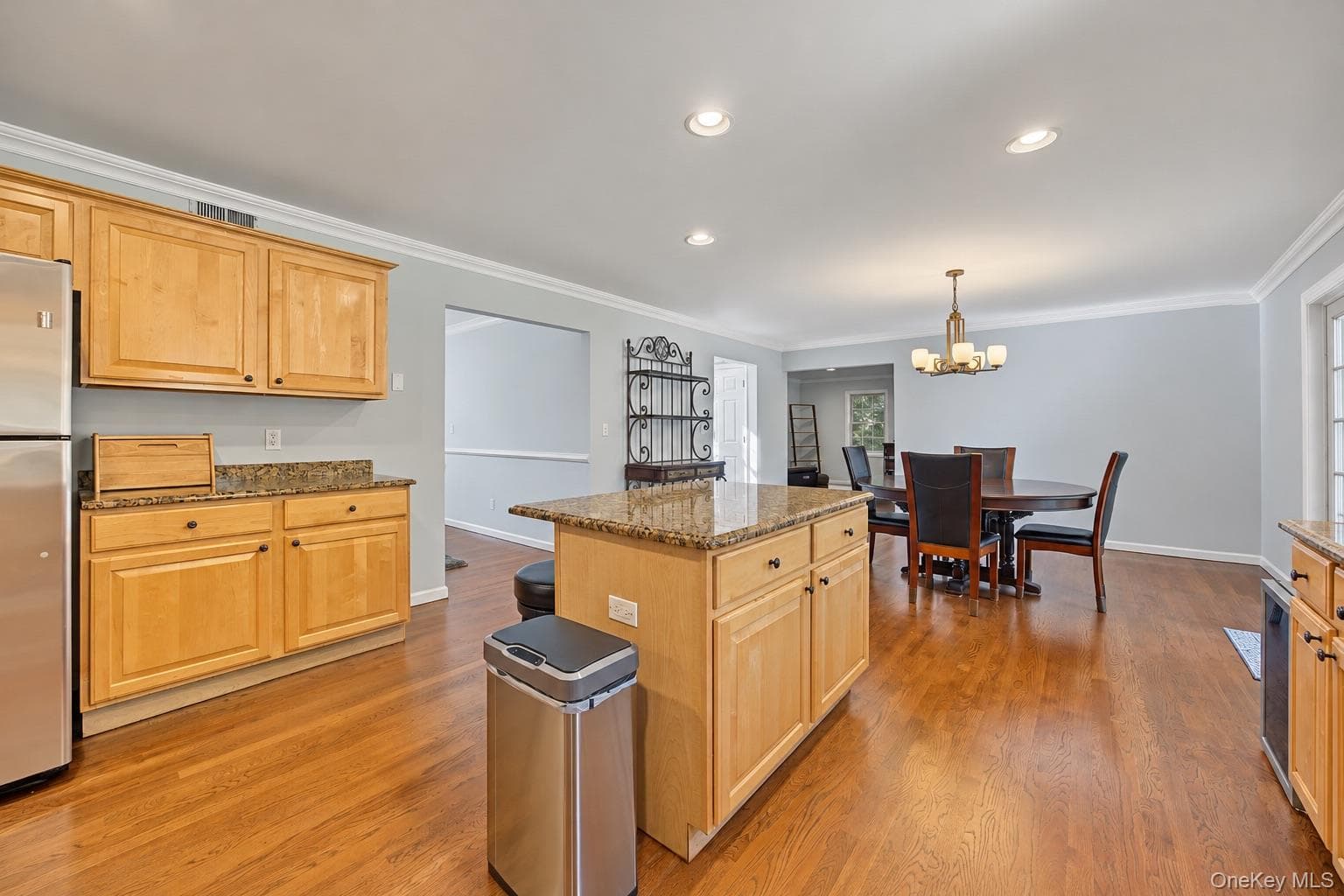 3868 Briarhill Street thumbnail 9