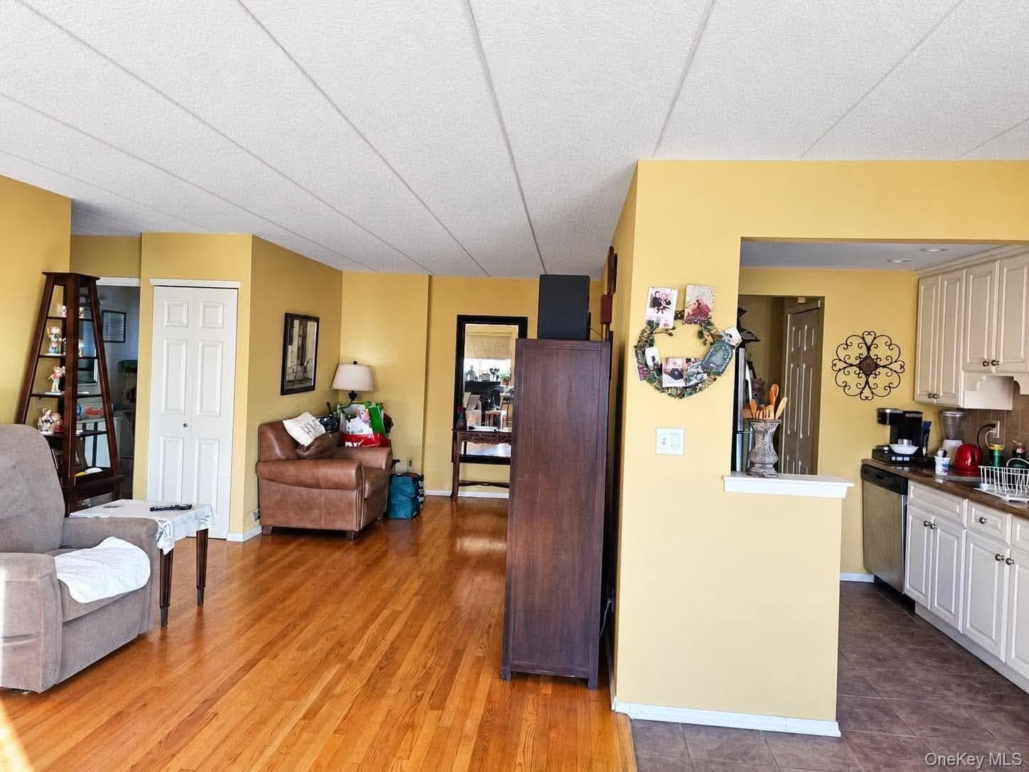 6112 69th Street Unit: 2A thumbnail 5