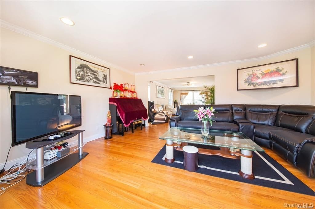 66 Maple Street Unit: A thumbnail 5