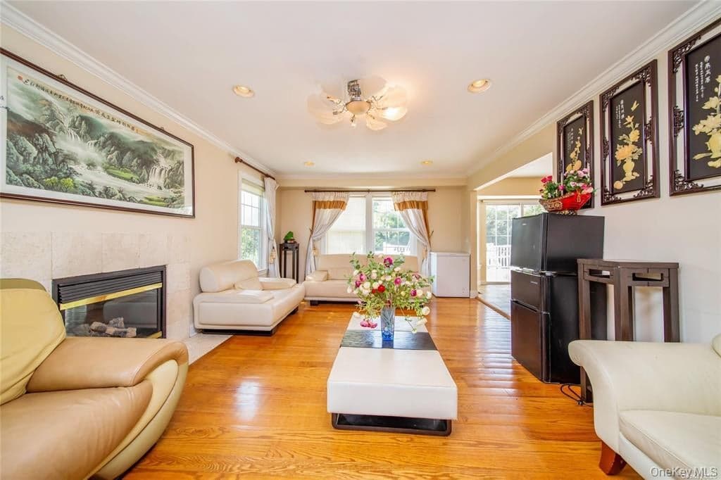 66 Maple Street Unit: A thumbnail 6