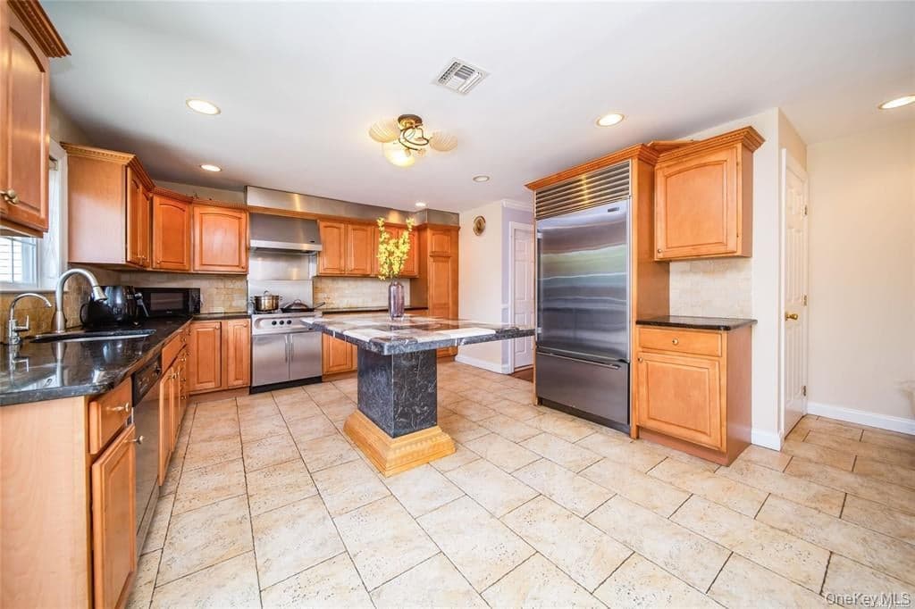 66 Maple Street Unit: A thumbnail 9