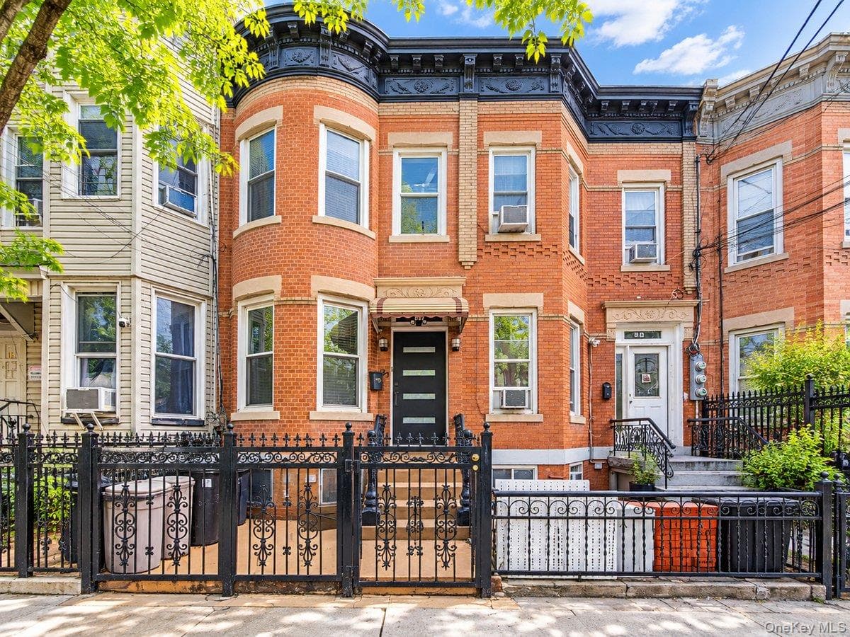 37 Grant Avenue photo 1