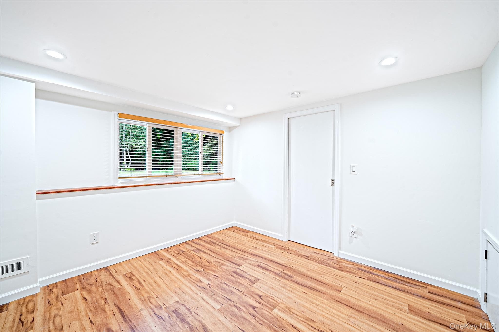 260 W 24th Street thumbnail 25