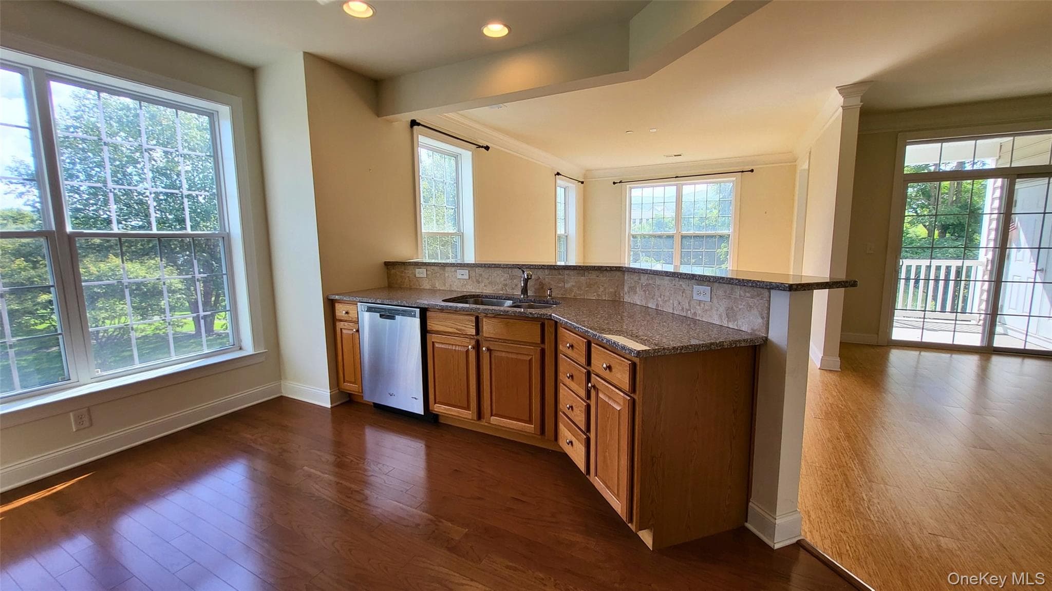 621 Regency Drive thumbnail 10