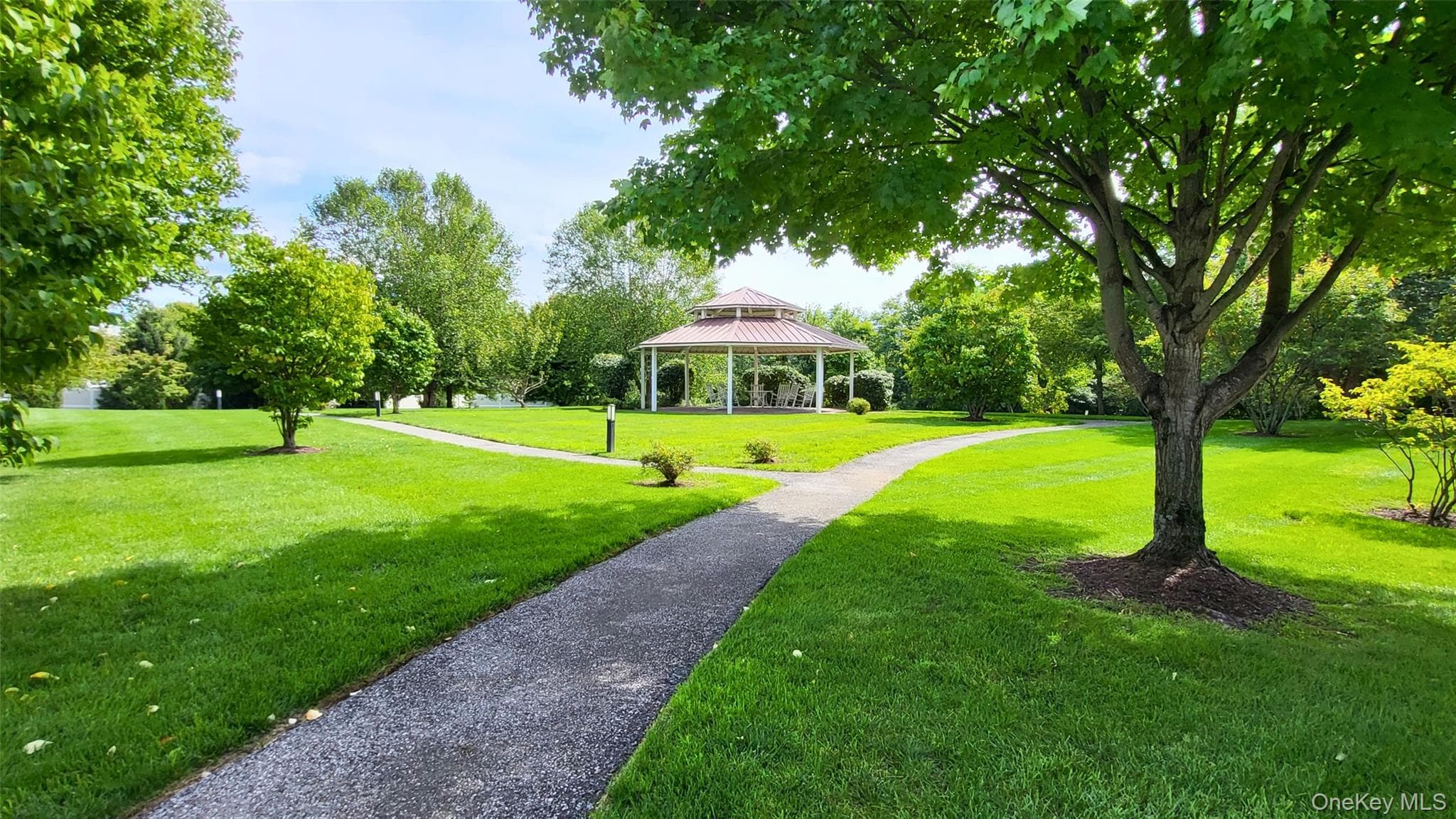 621 Regency Drive thumbnail 15