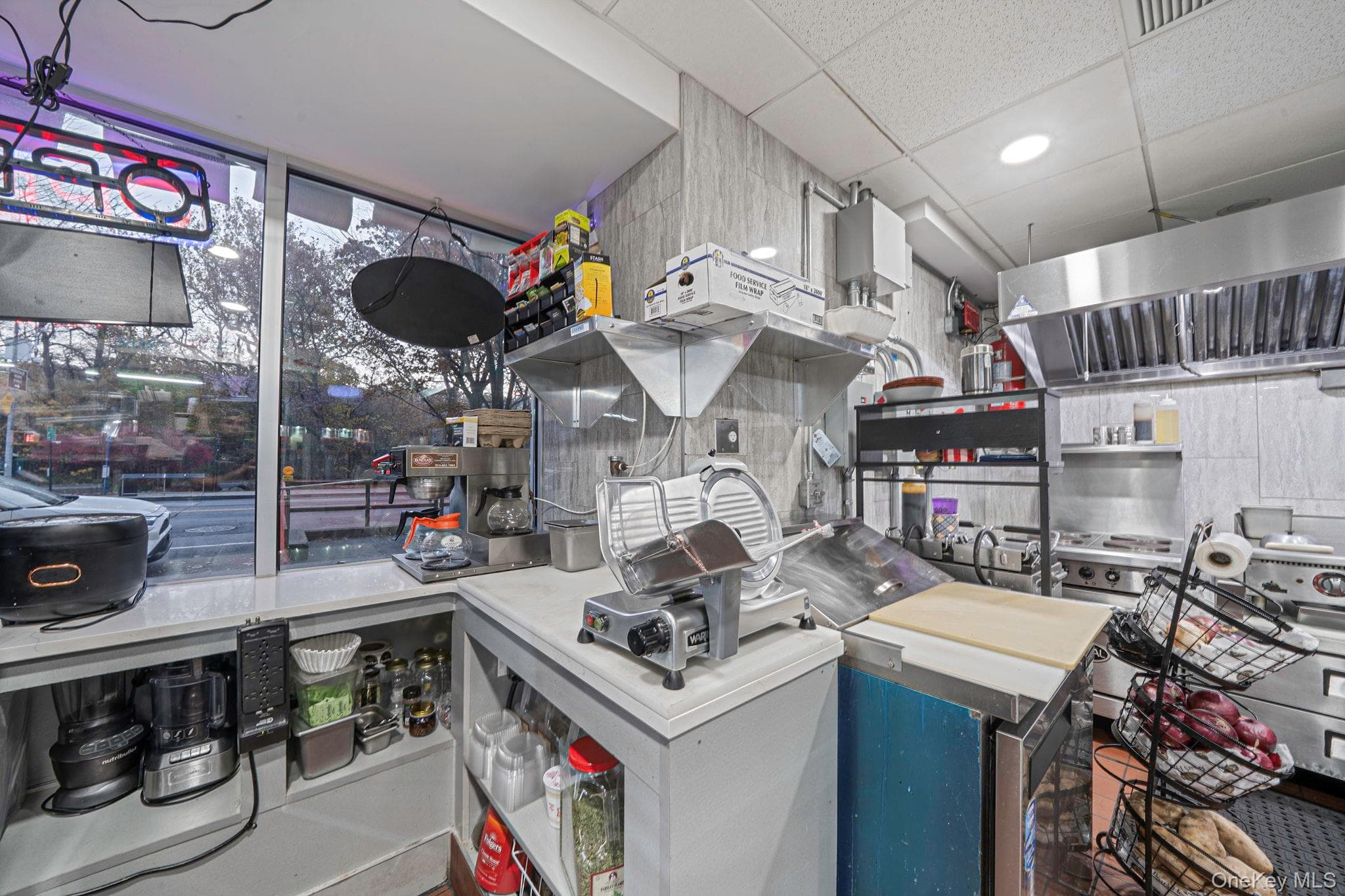6469 Broadway thumbnail 8