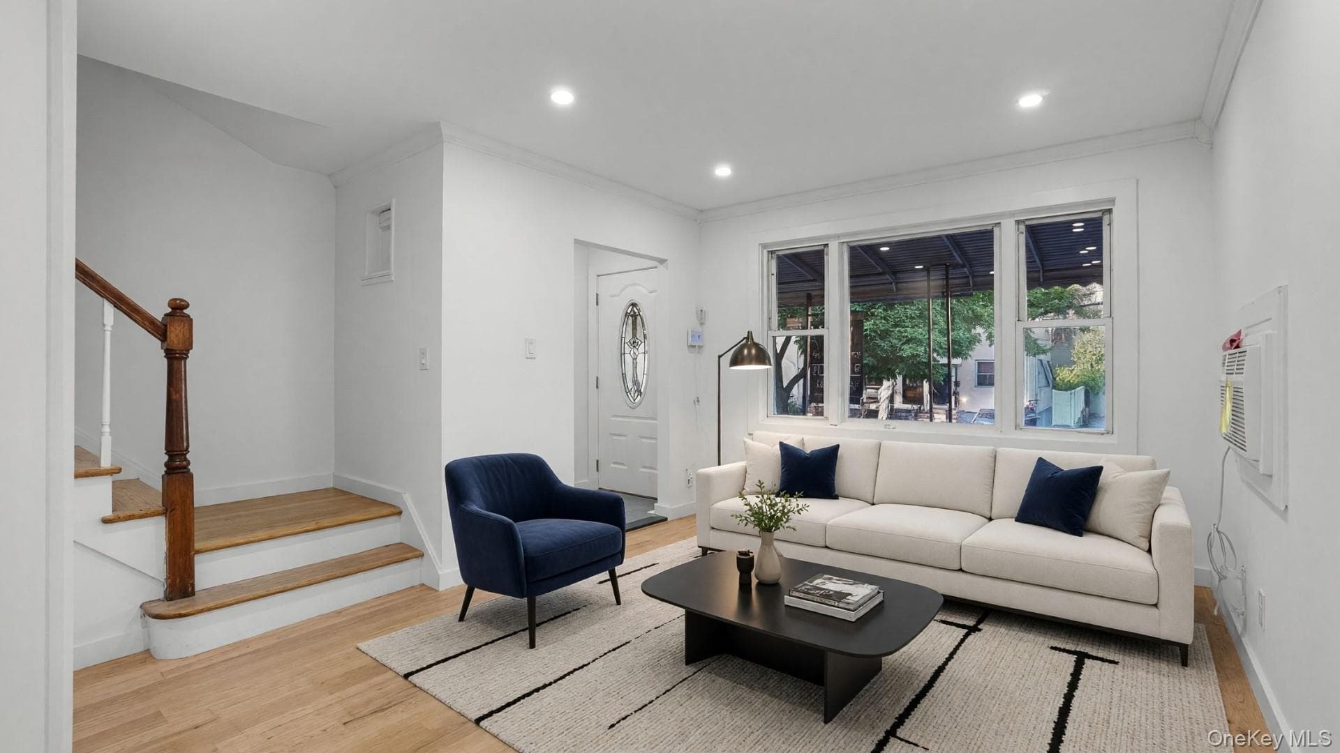 4135 Murdock Avenue thumbnail 2