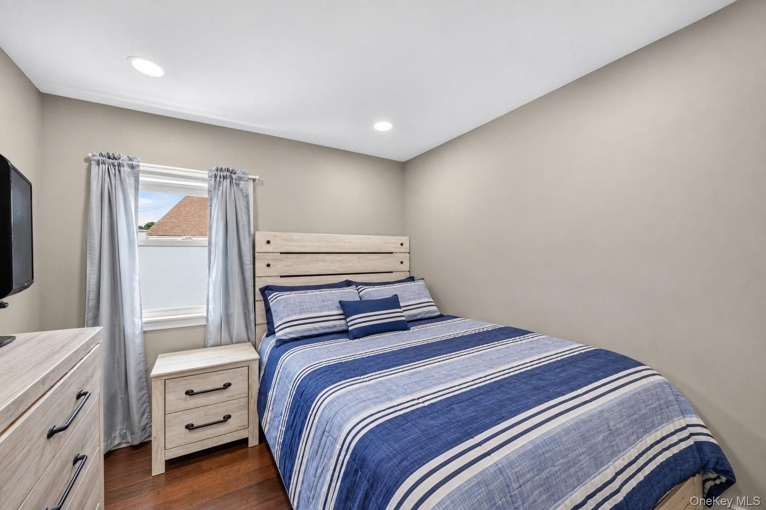 42 Blue Jay Drive thumbnail 17