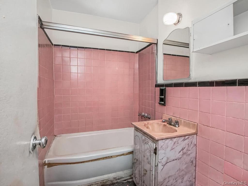 3305 92nd Street Unit: 1B thumbnail 7