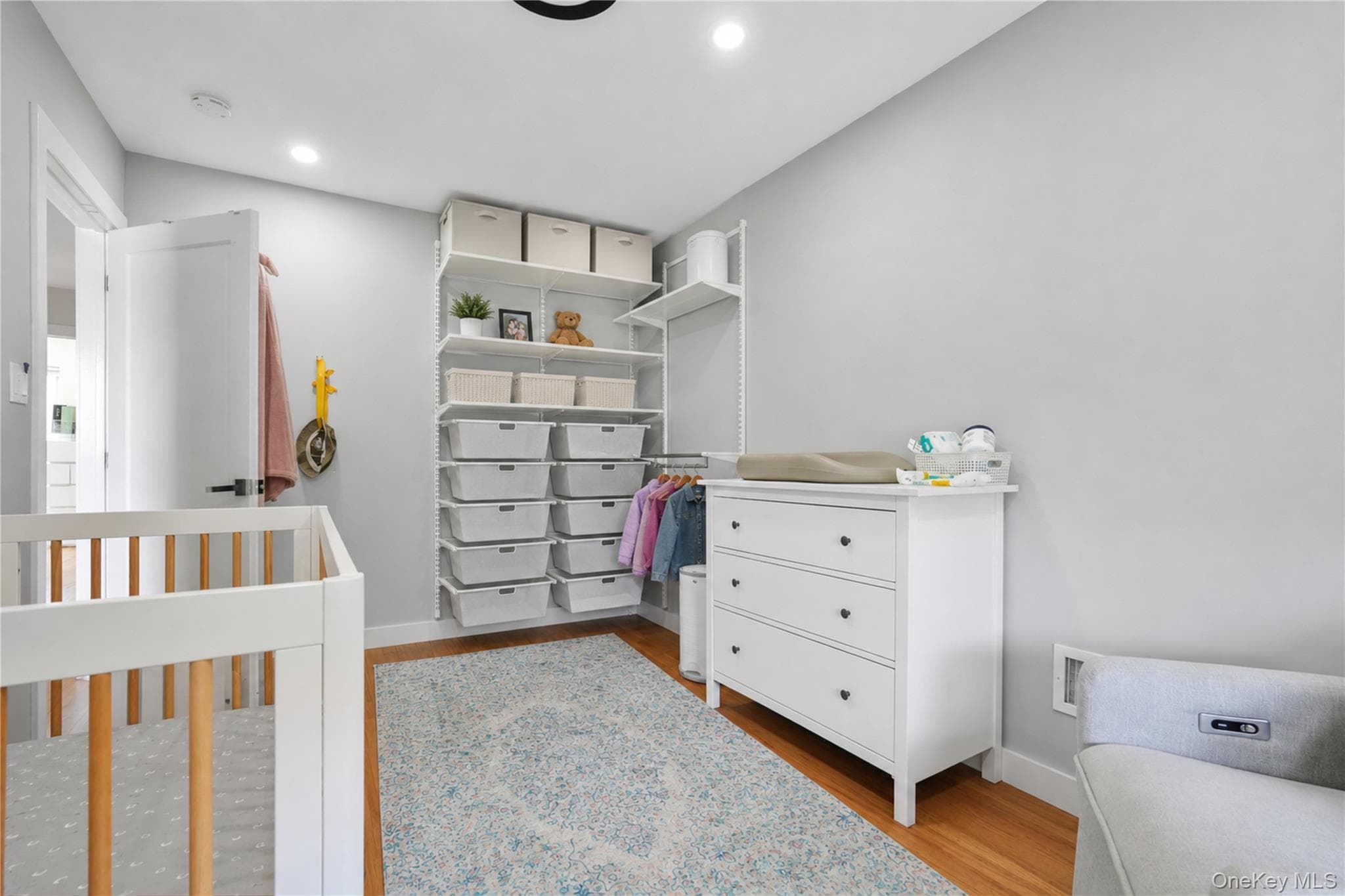 925 Hart Street thumbnail 14