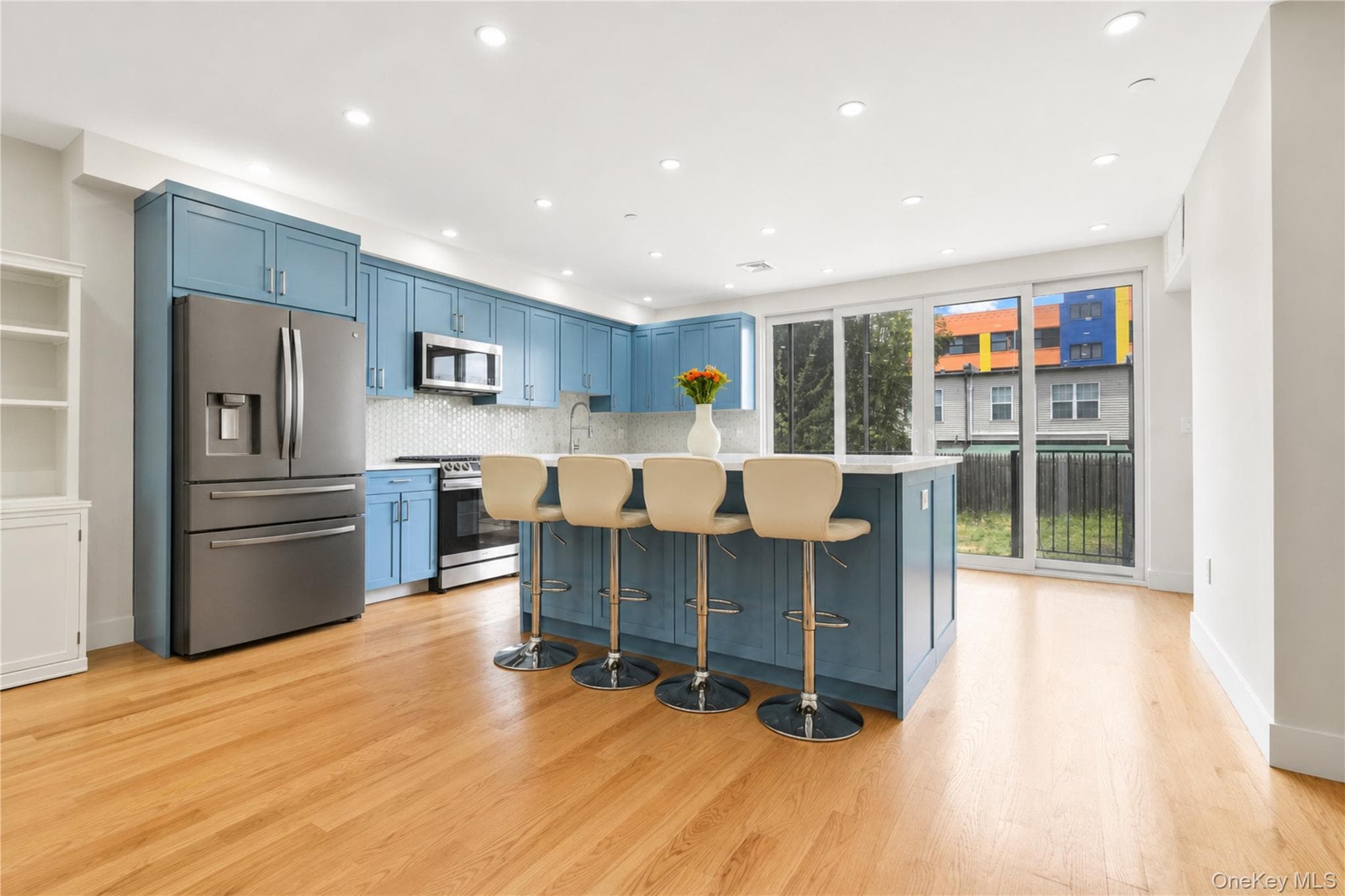 925 Hart Street thumbnail 5