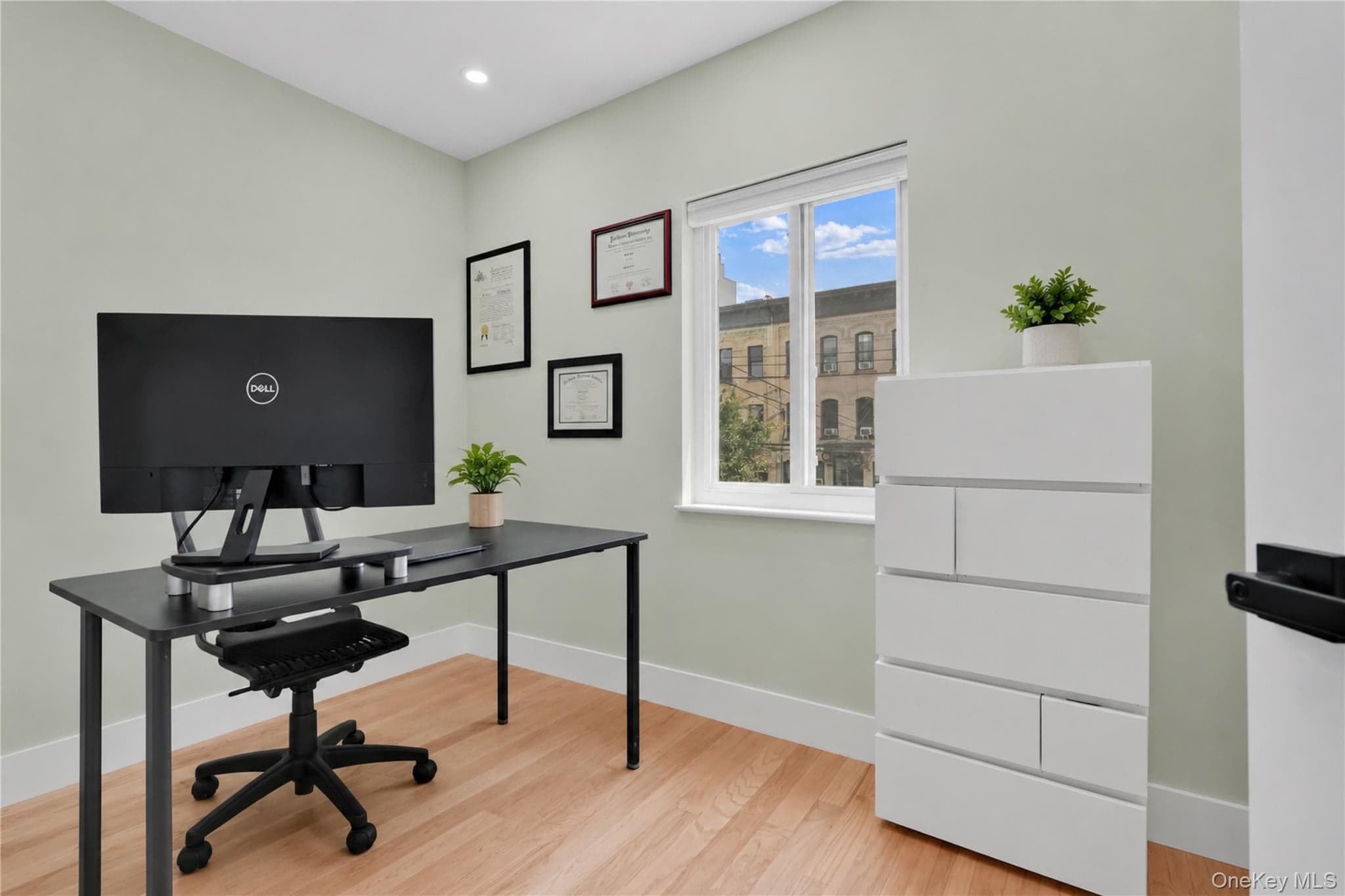 925 Hart Street thumbnail 6