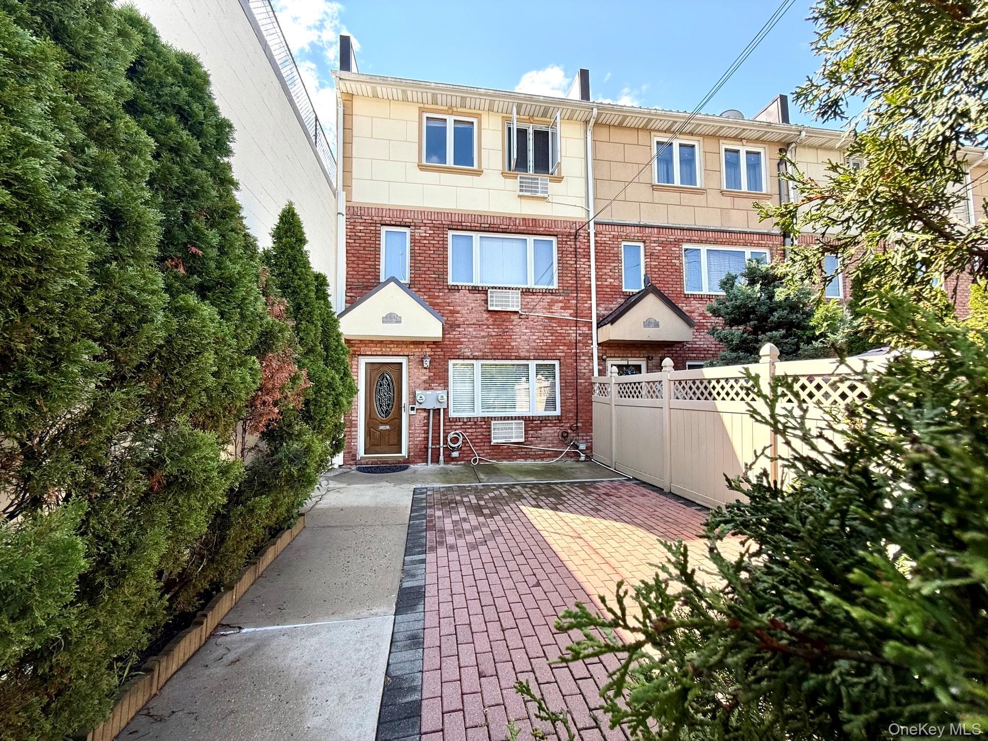 6542 Metropolitan Avenue photo 1