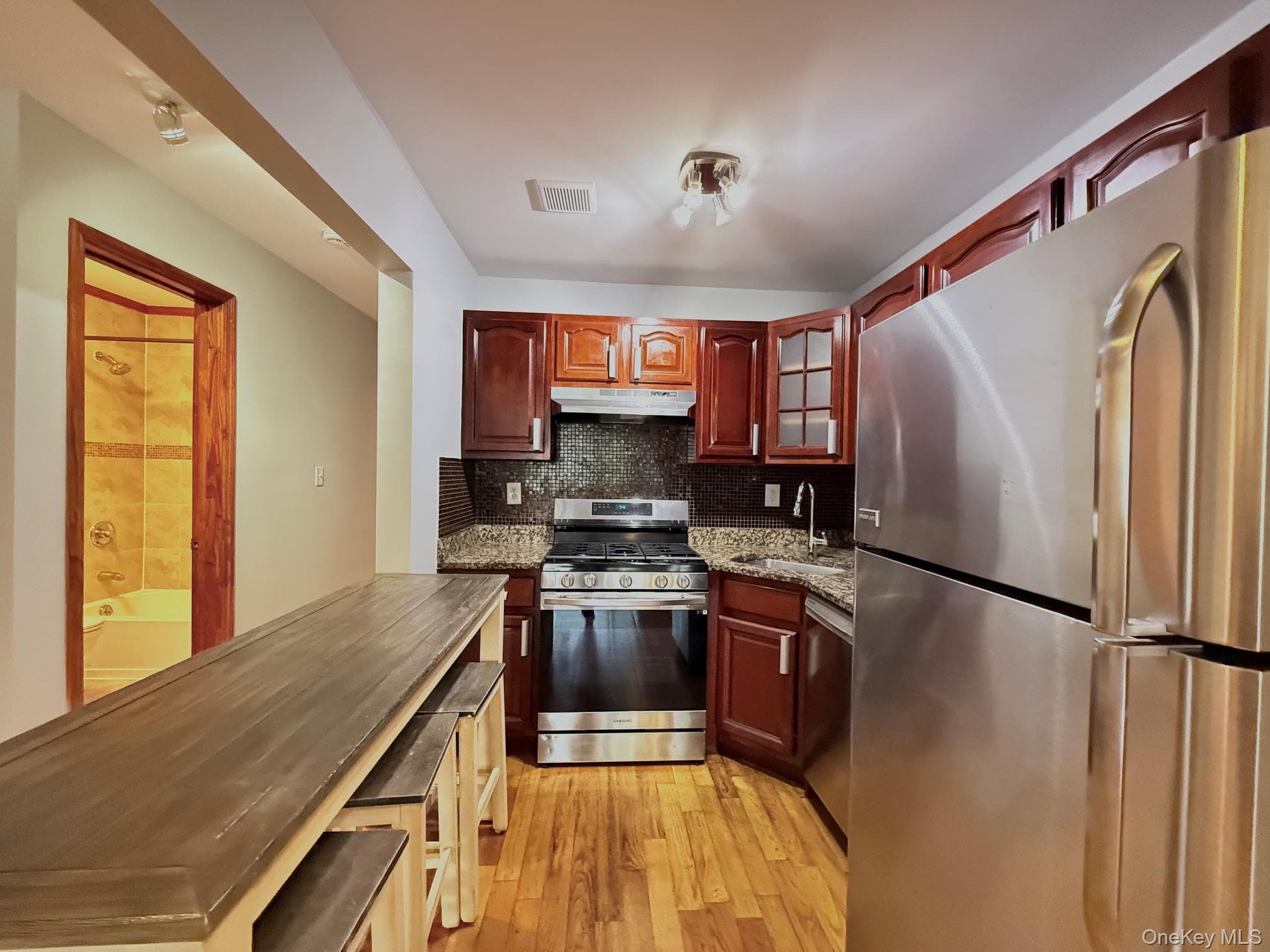 6542 Metropolitan Avenue thumbnail 9