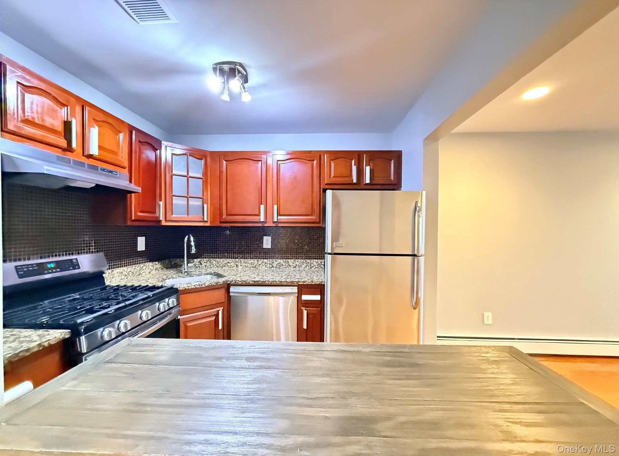 6542 Metropolitan Avenue thumbnail 4