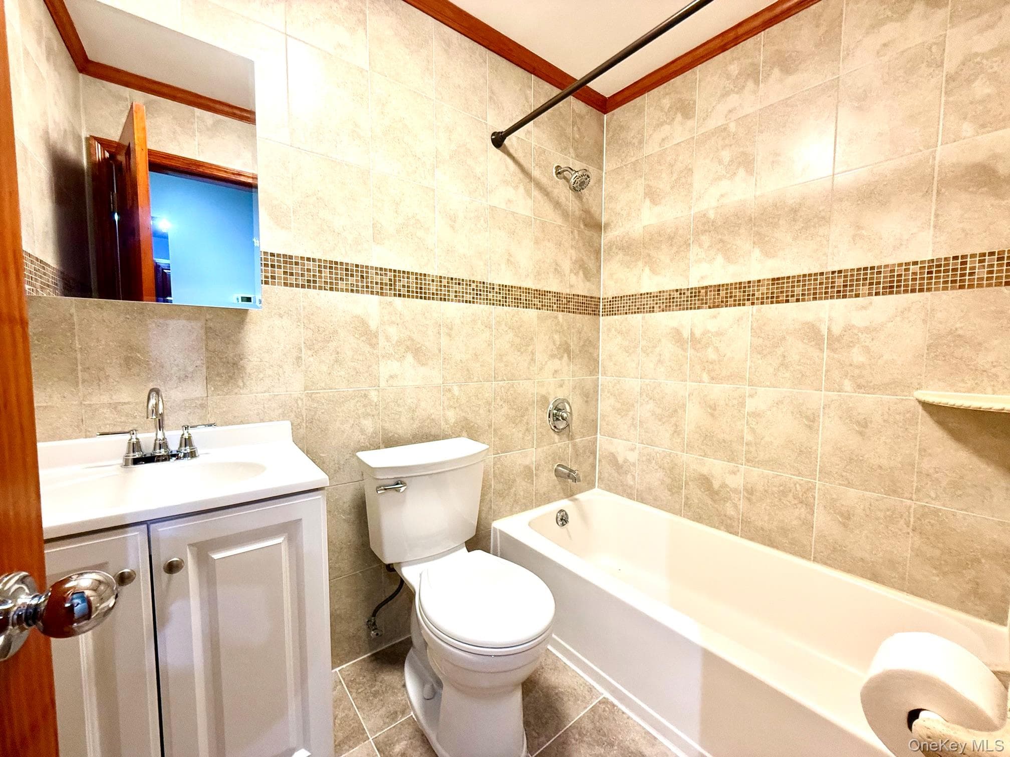 6542 Metropolitan Avenue thumbnail 10