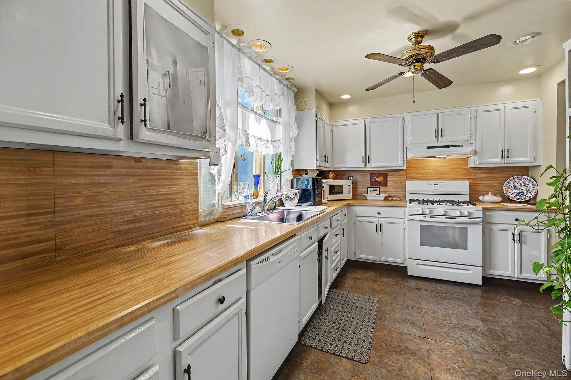 26 Glen Avenue thumbnail 13