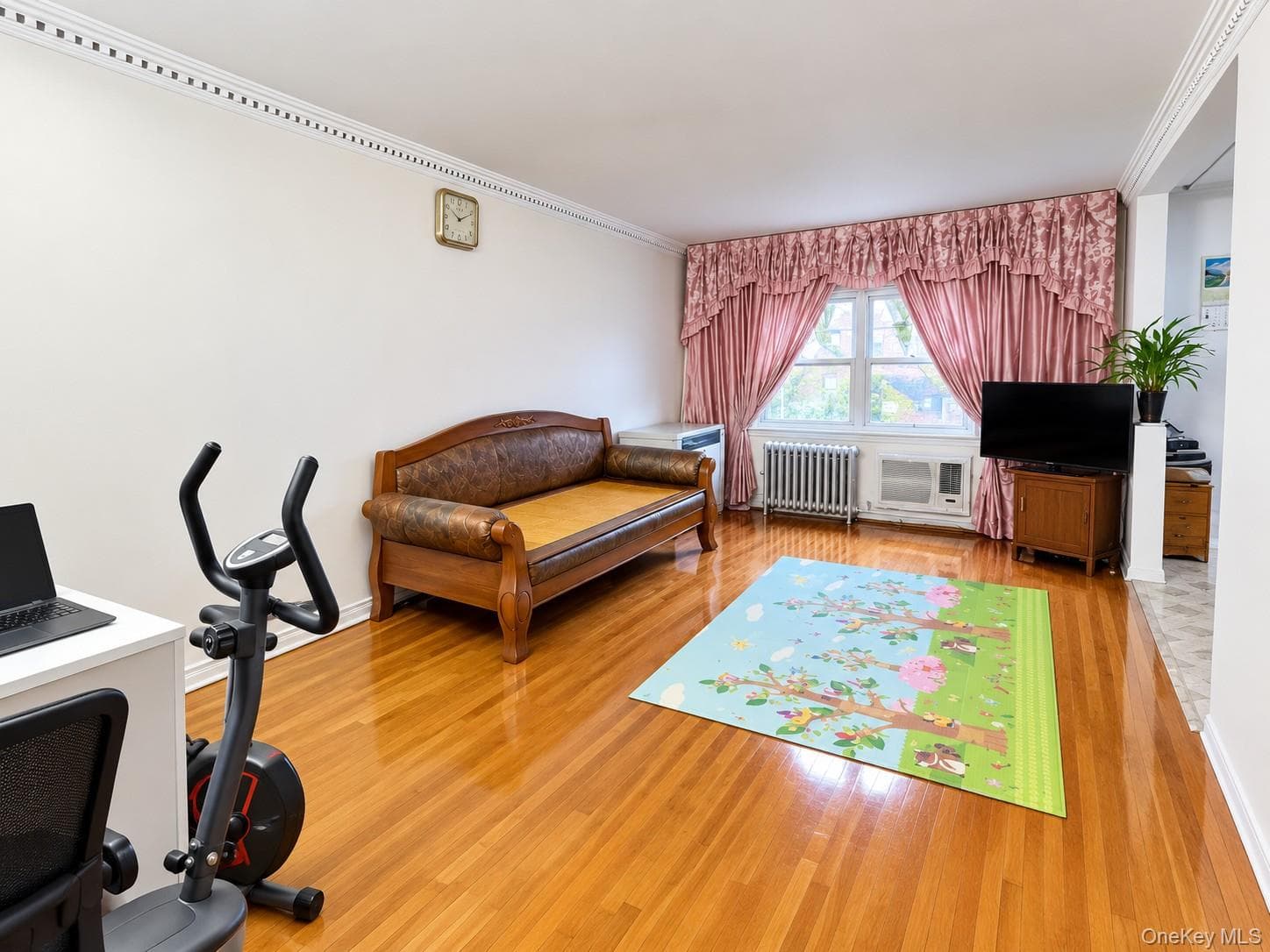 8427 Corona Avenue thumbnail 9
