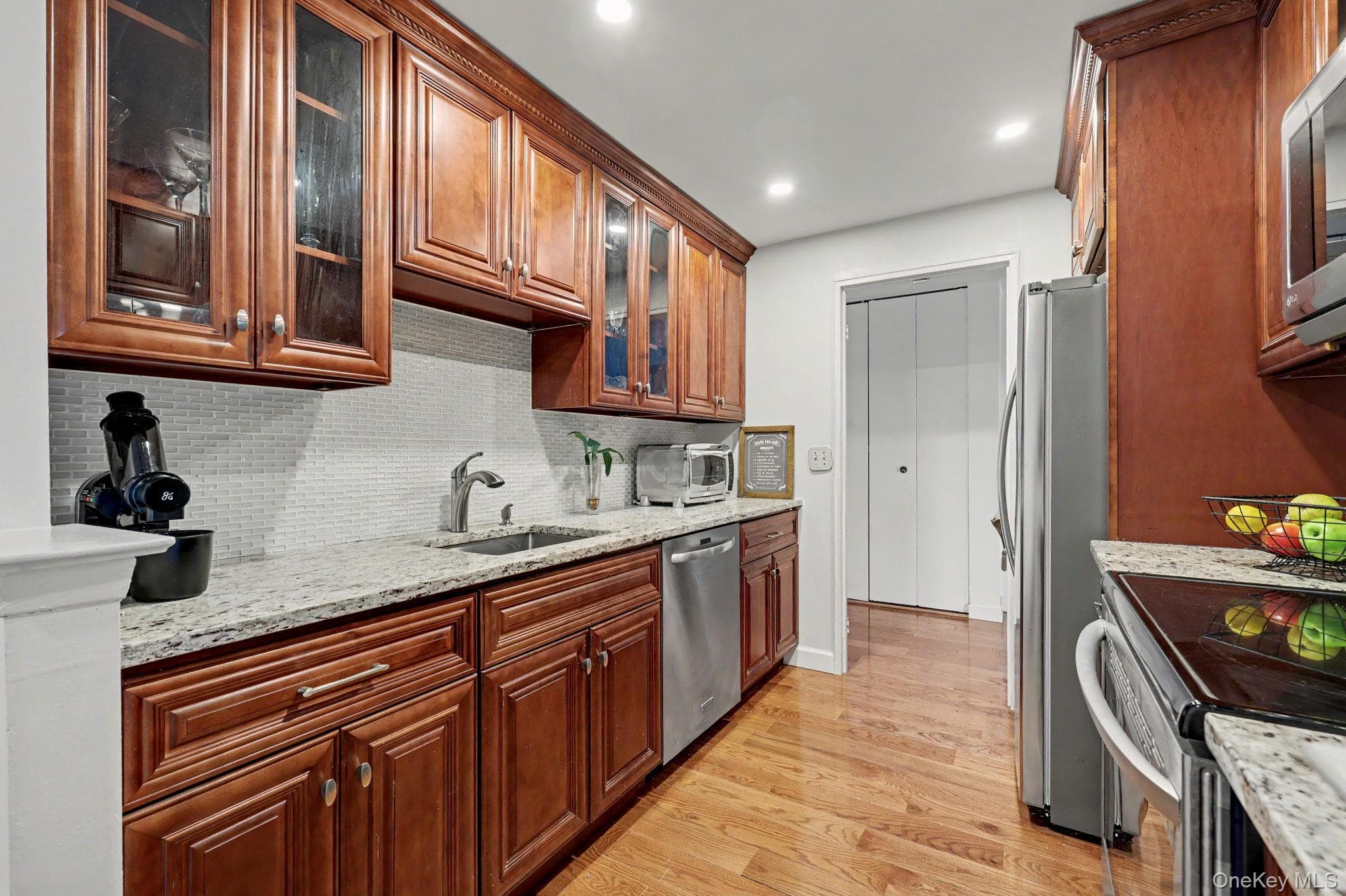 500 High Point Drive Unit: 810 thumbnail 6