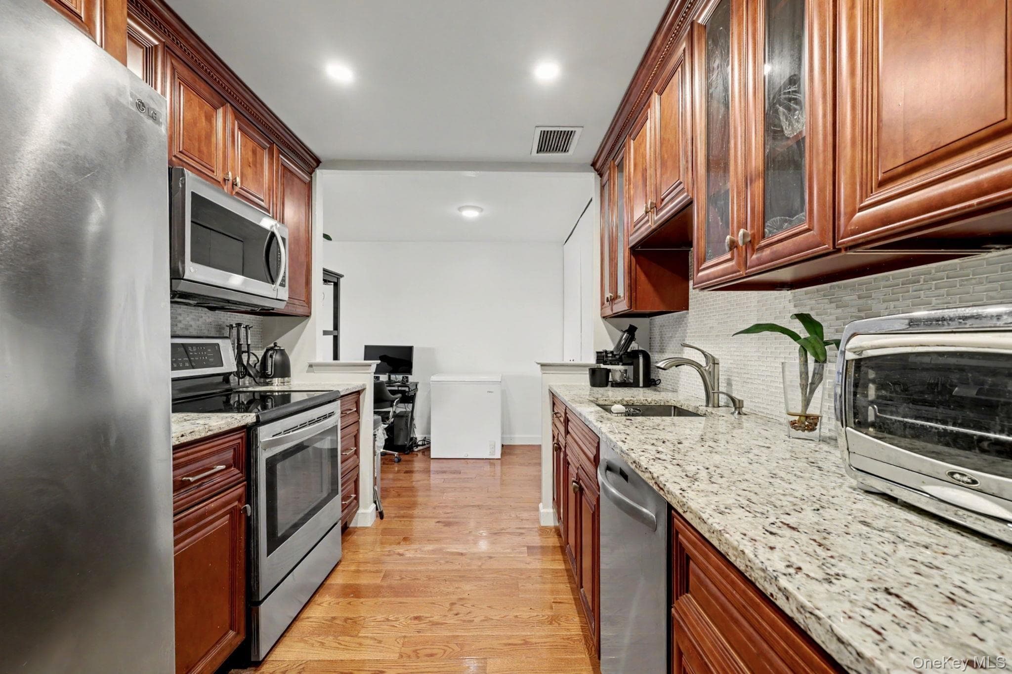 500 High Point Drive Unit: 810 thumbnail 7