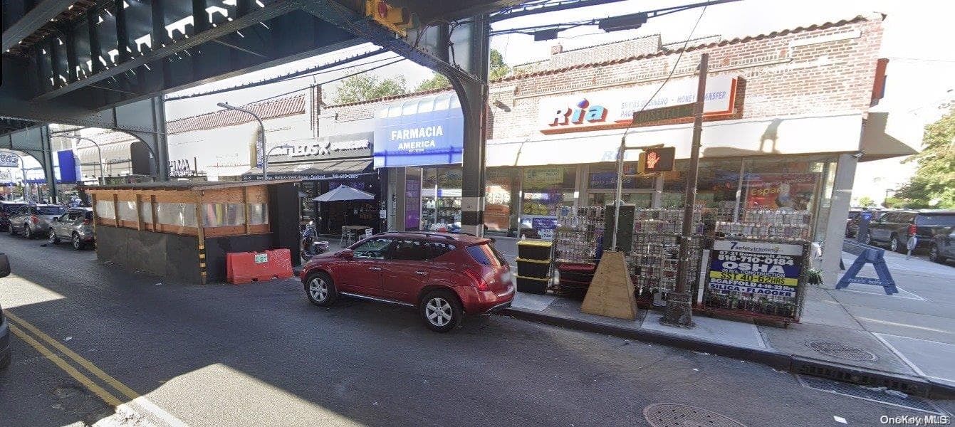 84-29 Roosevelt Avenue Ave, Jackson Heights