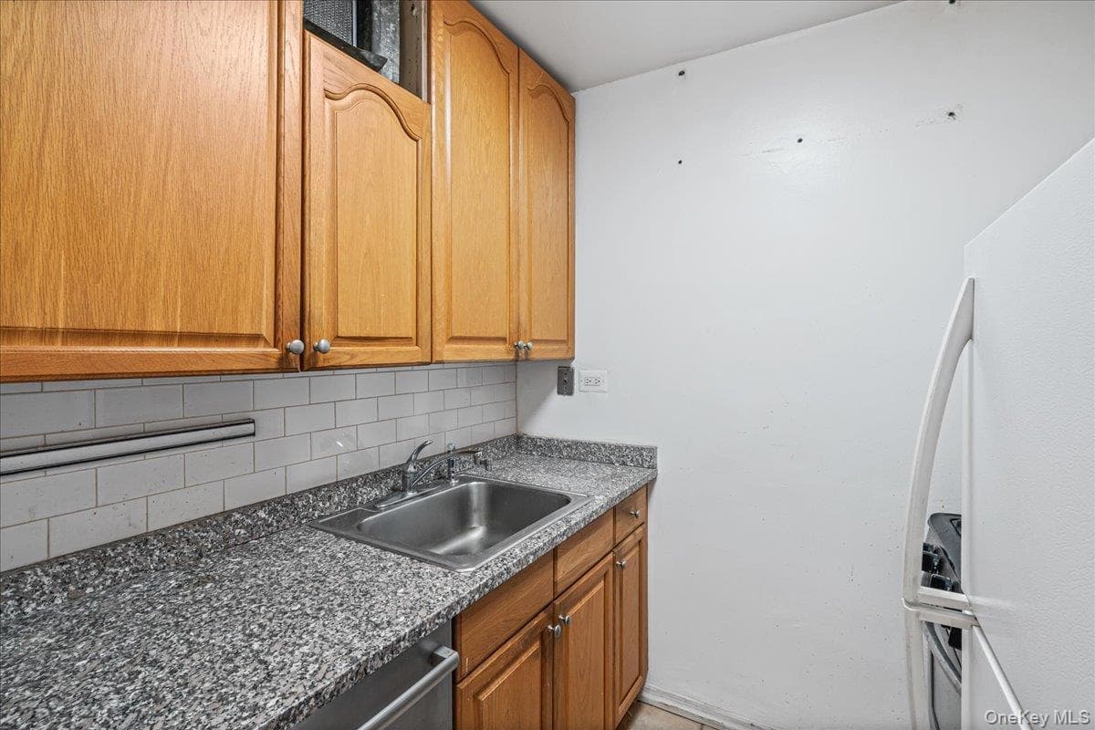 17-85 215 Street Unit: 5L thumbnail 14
