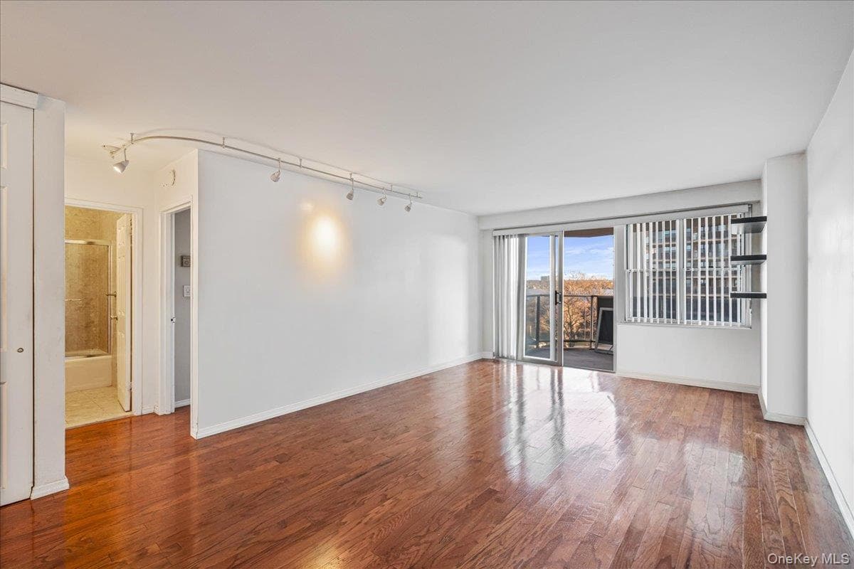 17-85 215 Street Unit: 5L thumbnail 5