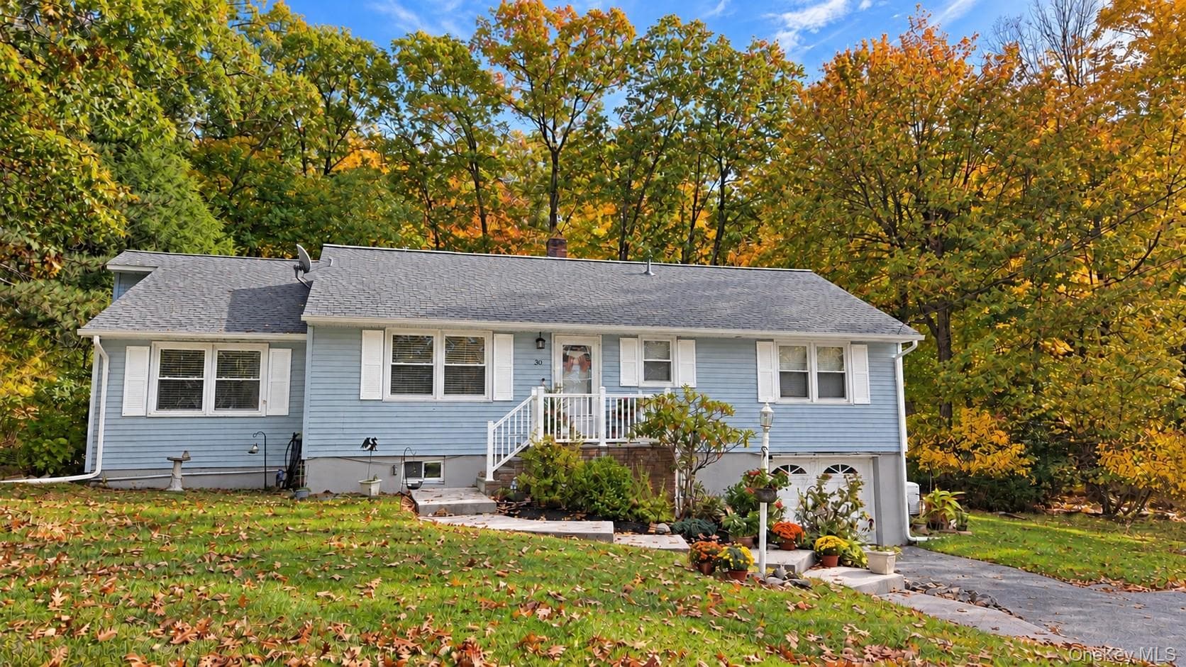30 Elmwood Drive Dr, Woodbury