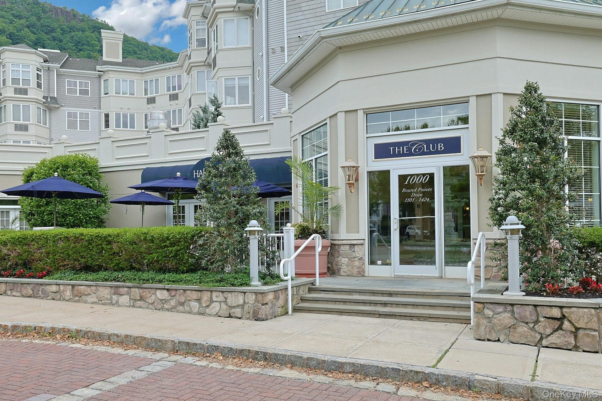 1310 Round Pointe Drive thumbnail 2