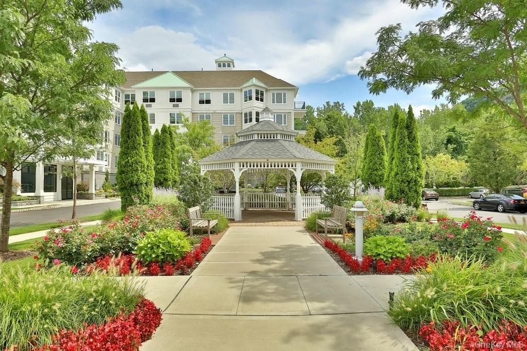 1310 Round Pointe Drive thumbnail 28