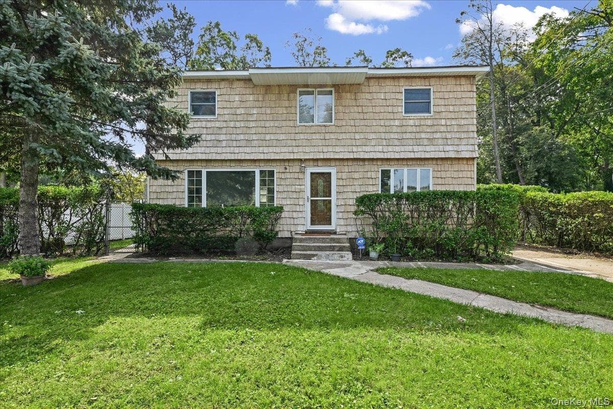 132 Commonwealth Drive photo 1