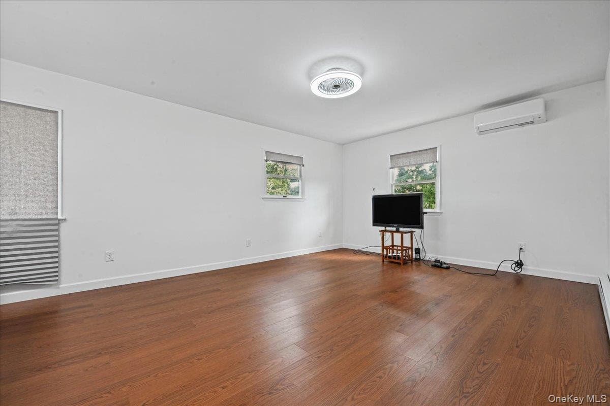 132 Commonwealth Drive thumbnail 13